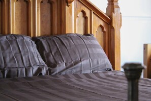 Luxury Apartment | 2 bedrooms, Egyptian cotton sheets, premium bedding, iron/ironing board - Lavish Apartment sleeps 5 Lanark (Lanark)