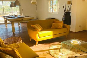 TV connectée, table de tennis de table