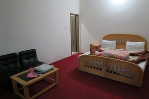 Standard Double Room | Soundproofing, iron/ironing board, free WiFi