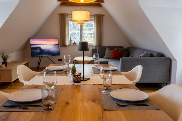 Dining - Neueröffnung 2024 Großzügiges Ferienappartement (Altenberg)
