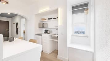Comfort Studio | Private kitchenette | Mini-fridge, microwave, stovetop, coffee/tea maker