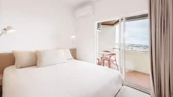 Estudio estándar, terraza | Escritorio, wifi gratis, ropa de cama