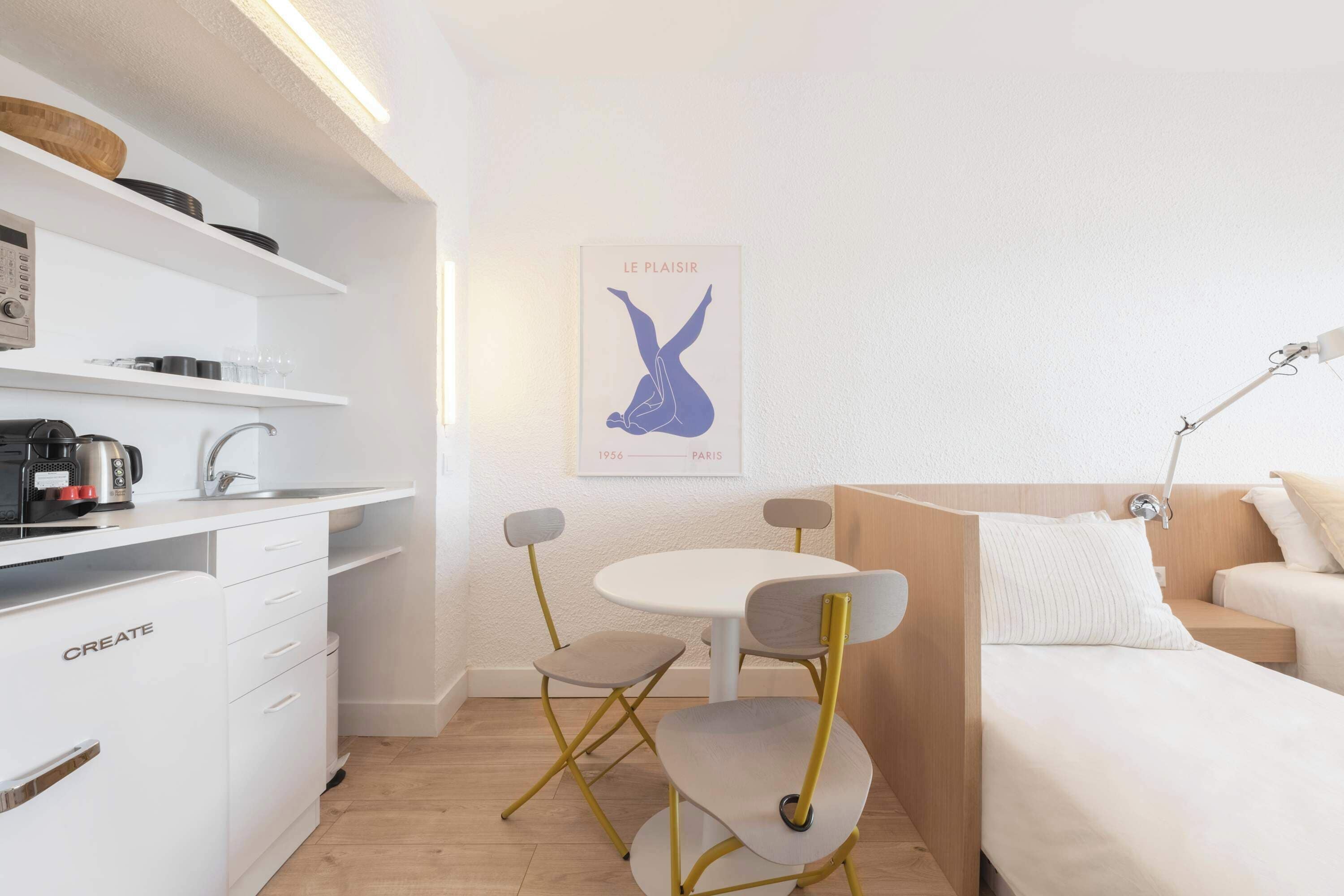 Studio – standard | Eget tekjøkken | Minikjøleskap, mikrobølgeovn, kokeplater og kaffetrakter/tekoker