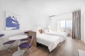 Superior Studio | Desk, free WiFi, bed sheets