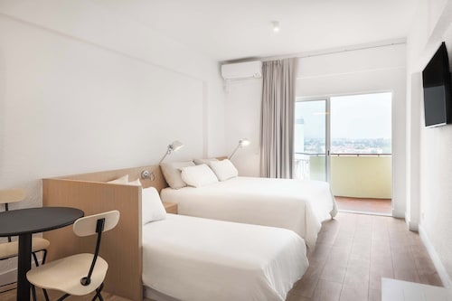 Equador Superior Suites by Olala Homes