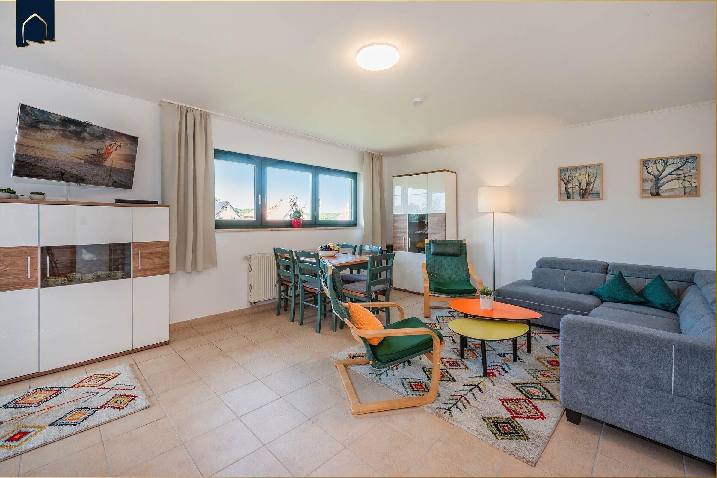 Fernseher, DVD-Player, Bücher