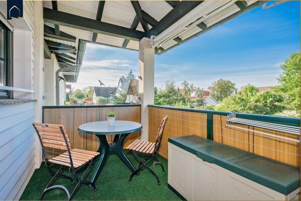 Outdoor dining - Traumhafte Ferienwohnung 350 m vom Strand, mit Wlan und Parkplatz (Koserow)