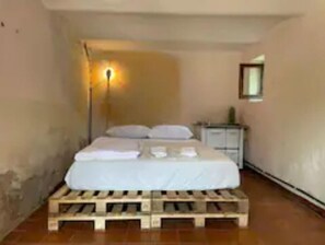 3 chambres, fer et planche à repasser, Wi-Fi, literie fournie