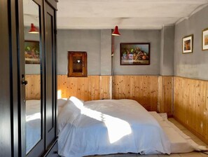 3 chambres, fer et planche à repasser, Wi-Fi, literie fournie