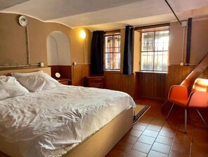 3 chambres, fer et planche à repasser, Wi-Fi, draps fournis