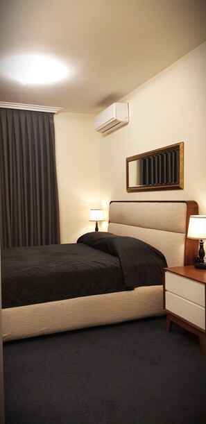 3 bedrooms, WiFi, bed sheets - 3 minutes to the central of Givatayim
Vacation apartment in Givatayim (Giv'atayim)