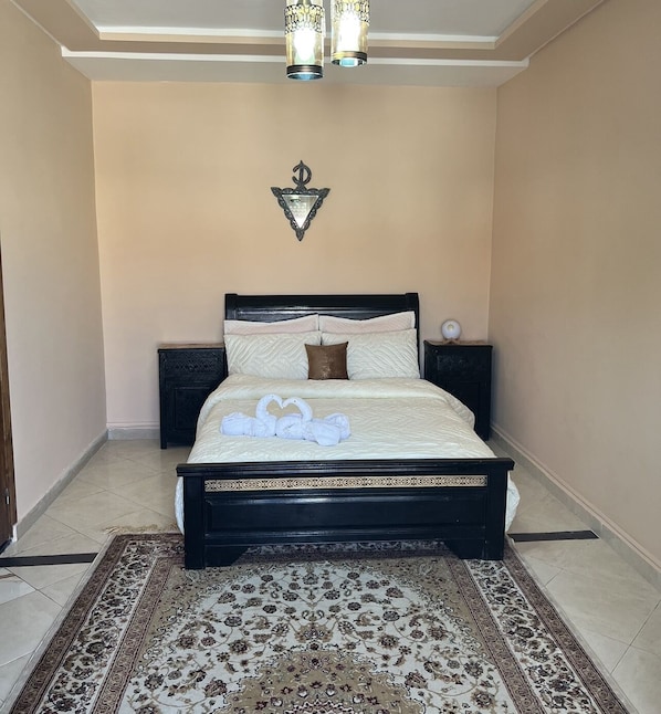 2 habitaciones, tabla de planchar con plancha, wifi y ropa de cama