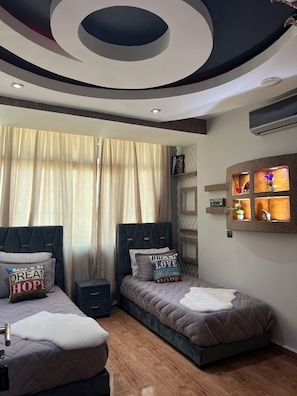 2 bedrooms, iron/ironing board, WiFi, bed sheets - Amazing apartment in down town Rabat with AC/ Netflix/ Free Parking
(Rabat)