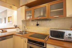 Comfort-Apartment | Eigene Küche | Großer Kühlschrank, Mikrowelle, Ofen, Geschirrspüler
