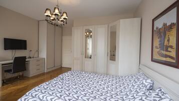 Leilighet – comfort | Skrivebord, skrivebord for bærbar PC, wi-fi (inkludert) og sengetøy