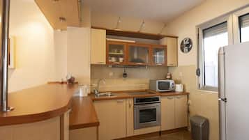 Comfort Apartment | Private kitchen | Full-size fridge, microwave, oven, dishwasher