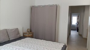2 habitaciones, tabla de planchar con plancha, wifi y ropa de cama 