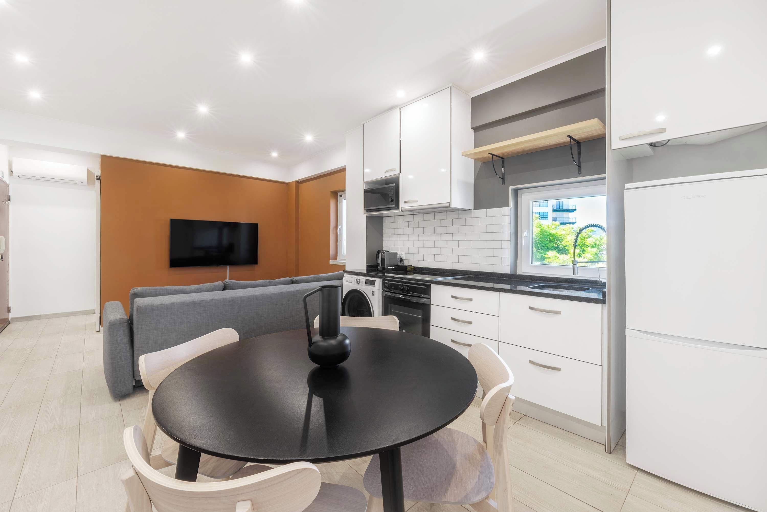 Apartemen | Dapur pribadi | Lemari es, microwave, oven, dan kompor