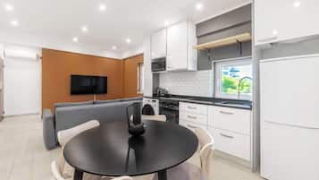 Apartemen | Dapur pribadi | Lemari es, microwave, oven, dan kompor