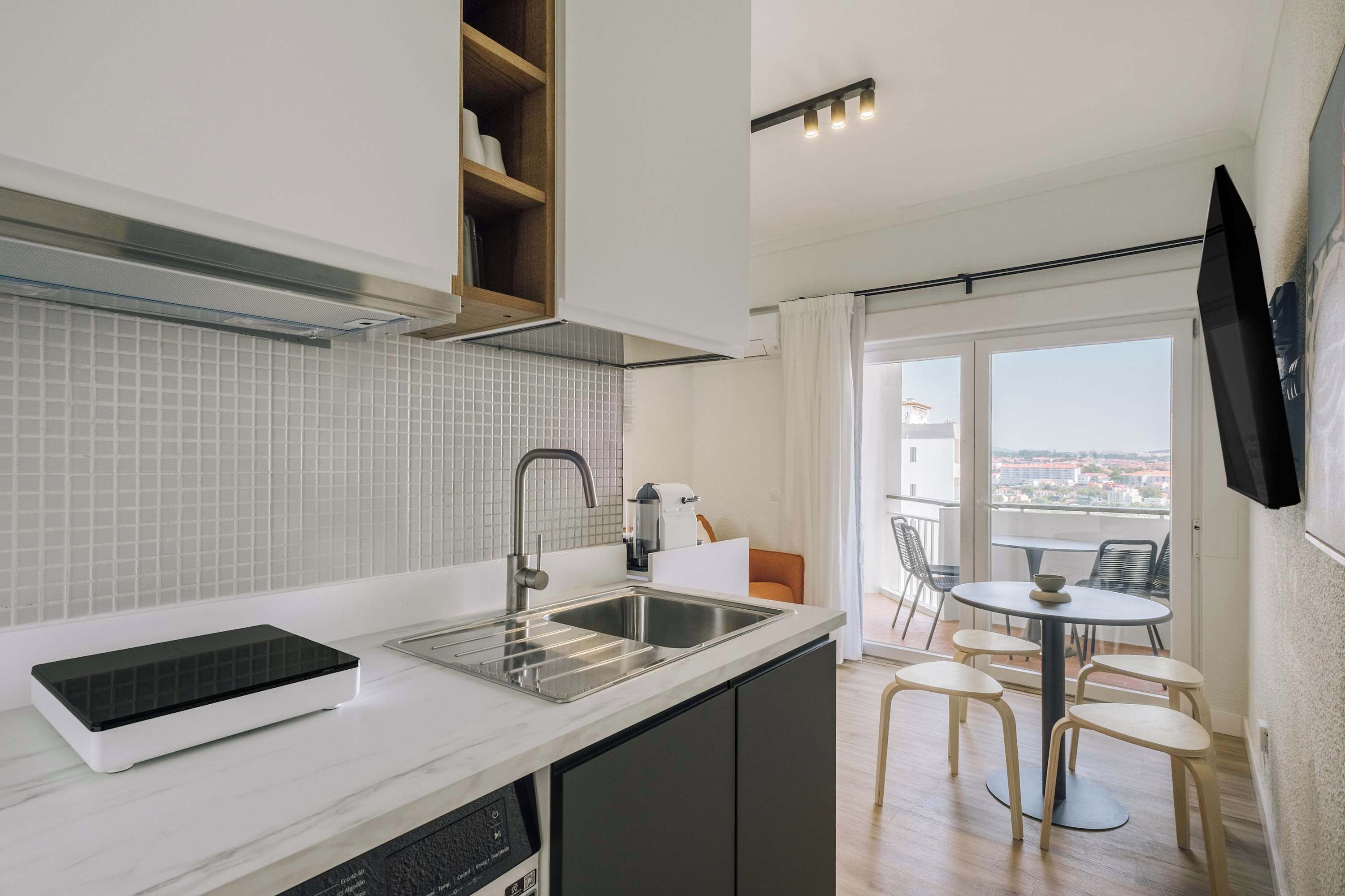 Apartment | Private kitchen | Fridge, microwave, oven, stovetop