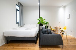 City-Studio | Schreibtisch, Bügeleisen/Bügelbrett, kostenloses WLAN, Bettwäsche