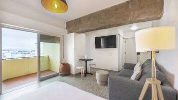 En 60-centimeters TV med kabel-kanaler