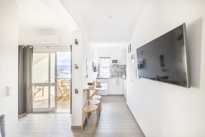 Estudio familiar | Cocina privada | Frigorífico, microondas, placa de cocina y hervidor eléctrico