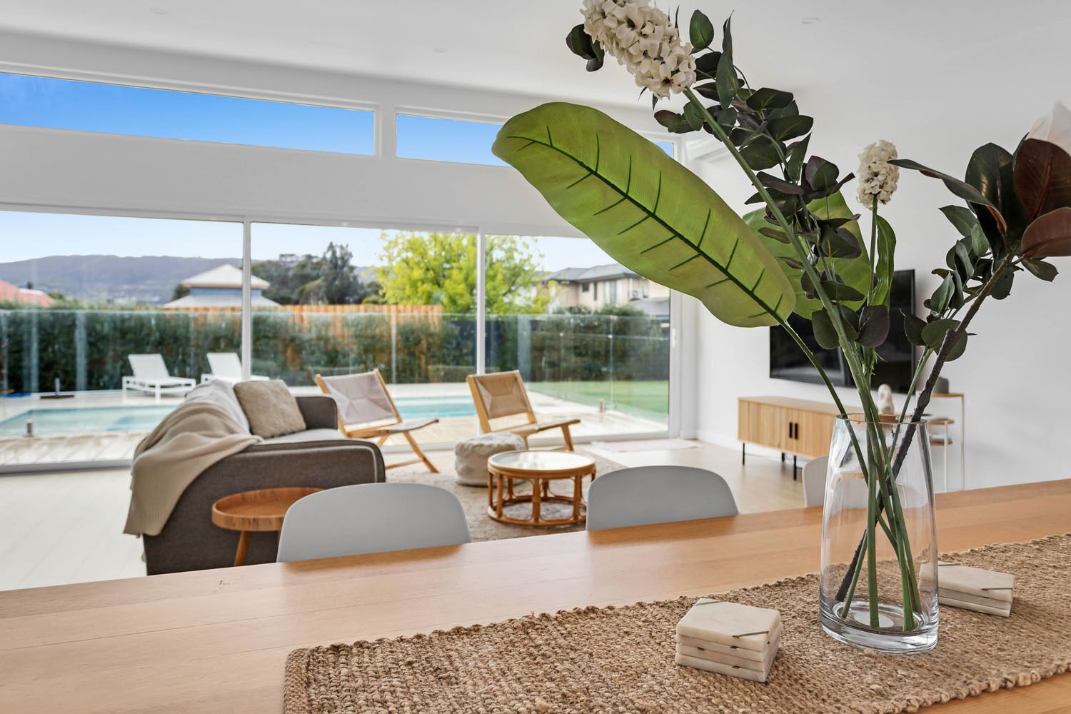 Smart TV, fireplace, ping pong, books