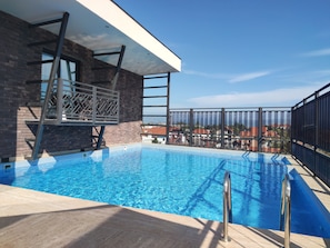 Piscine extérieure (ouverte en saison), cabanons gratuits