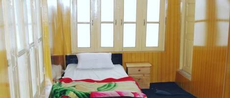 Standard Double Room | Soundproofing, iron/ironing board, free WiFi