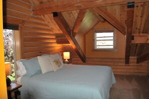 3 bedrooms, desk, WiFi, bed sheets