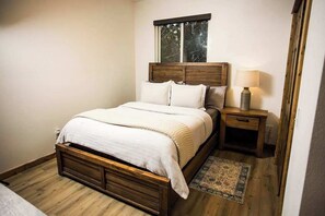 2 habitaciones, tabla de planchar con plancha, wifi y ropa de cama 