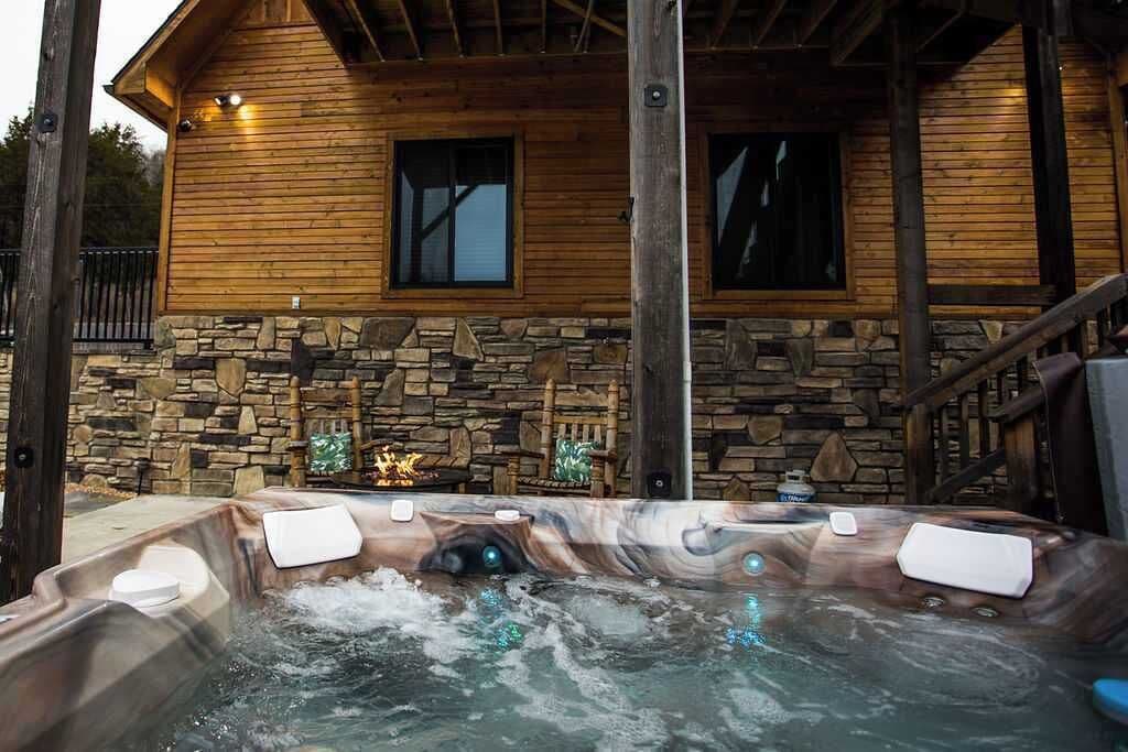 Outdoor spa tub