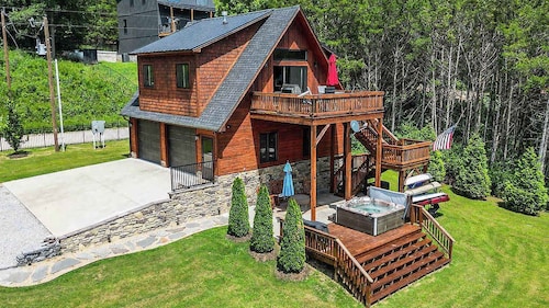 Hot Tub, Lake Front, NEW Game Rm, Fire Pit, Kayaks