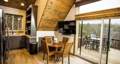 Hot Tub, Lake Access, Kayaks/boards, Firepit