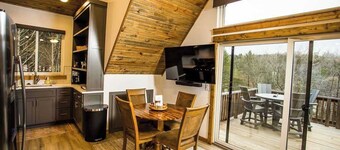 Hot Tub, Lake Access, Kayaks/boards, Firepit