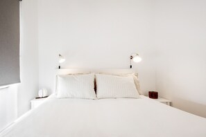 Townhome | 2 bedrooms, desk, iron/ironing board, free WiFi - Navegantes Townhouse by Olala Homes. (Cascais)