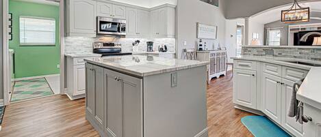 雪櫃、微波爐、焗爐、爐具