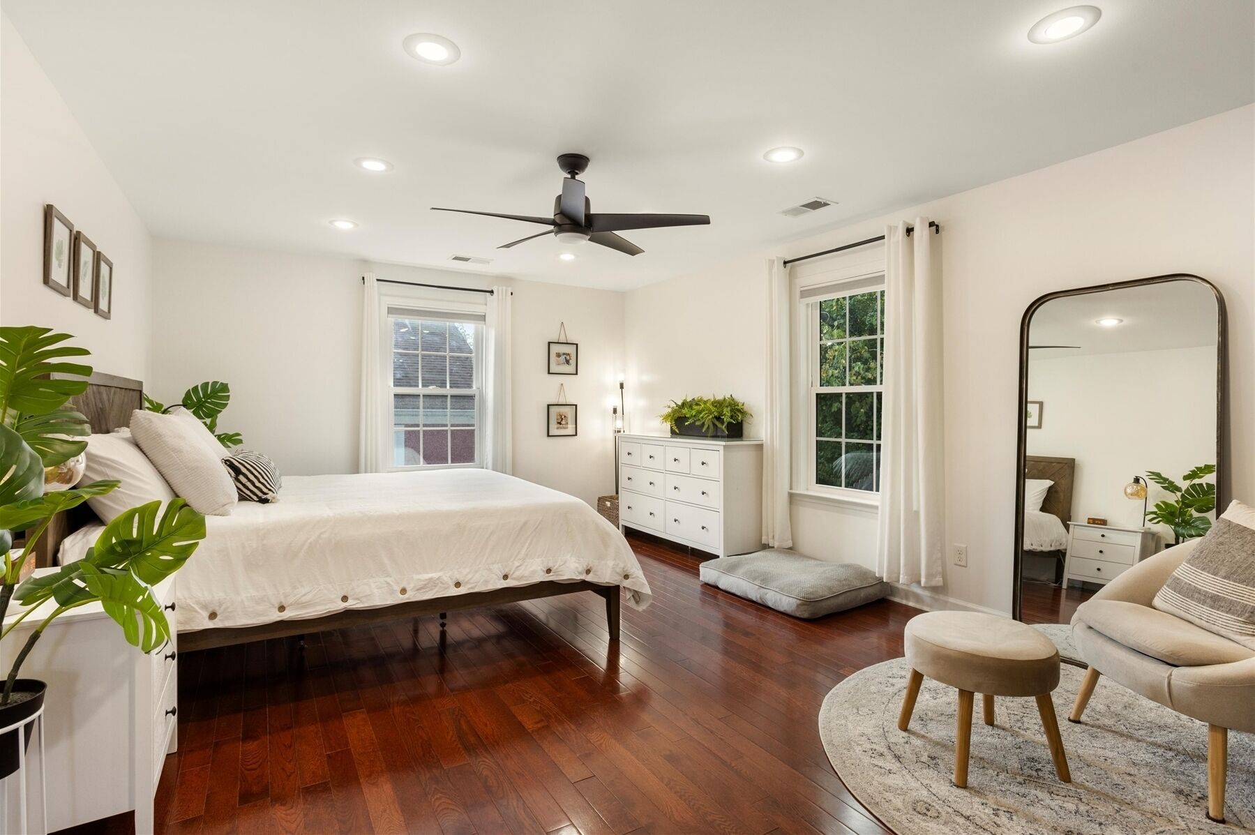 NEW! Liberty Belle | Family + Dog Friendly | CLOSE to Downtown!