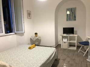3 dormitoris, escriptori, planxa i posts de planxar i wifi gratuïta 