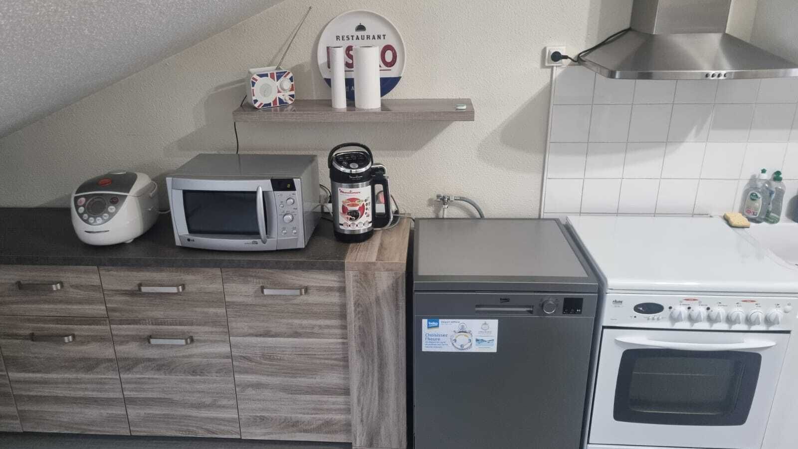 Refrigerador, microondas, horno y parrilla de estufa 