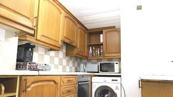 House | Private kitchen | Fridge, microwave, oven, stovetop