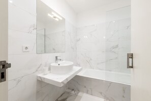 Bathroom - Olala Yolo Apartment (Cascais)