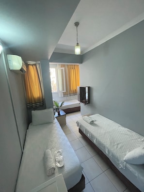 Habitación triple City | 1 dormitorio y ropa de cama de alta calidad