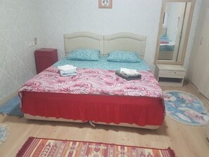 Classic Tree House | Minibar, individually decorated, desk, free WiFi