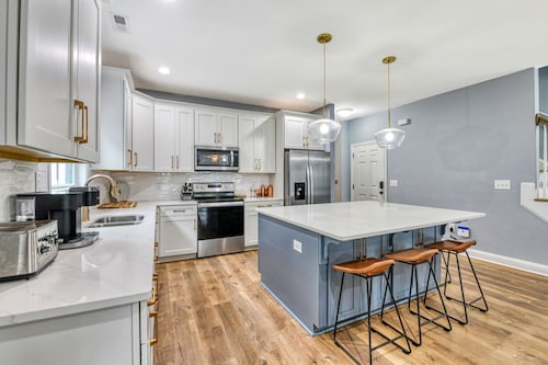 Just Peachy - Seven Bedrooms, Seven Bath House with Private Pool
