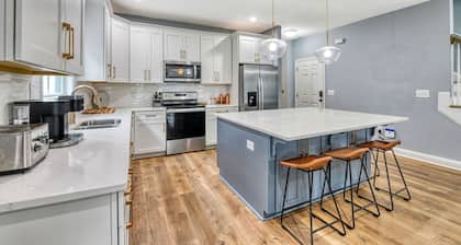 Just Peachy - Seven Bedrooms, Seven Bath House with Private Pool