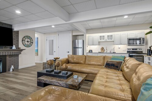 Private Guest Suite | Lake Michigan | Beachfront | Remodeled | Pet Friendly