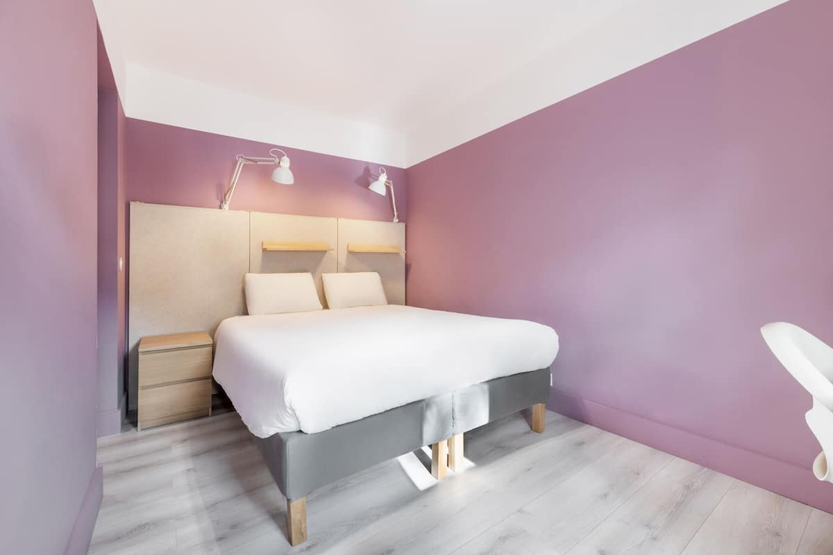 Doppelzimmer, 1 Doppelbett | Schreibtisch, Bügeleisen/Bügelbrett, kostenlose Babybetten