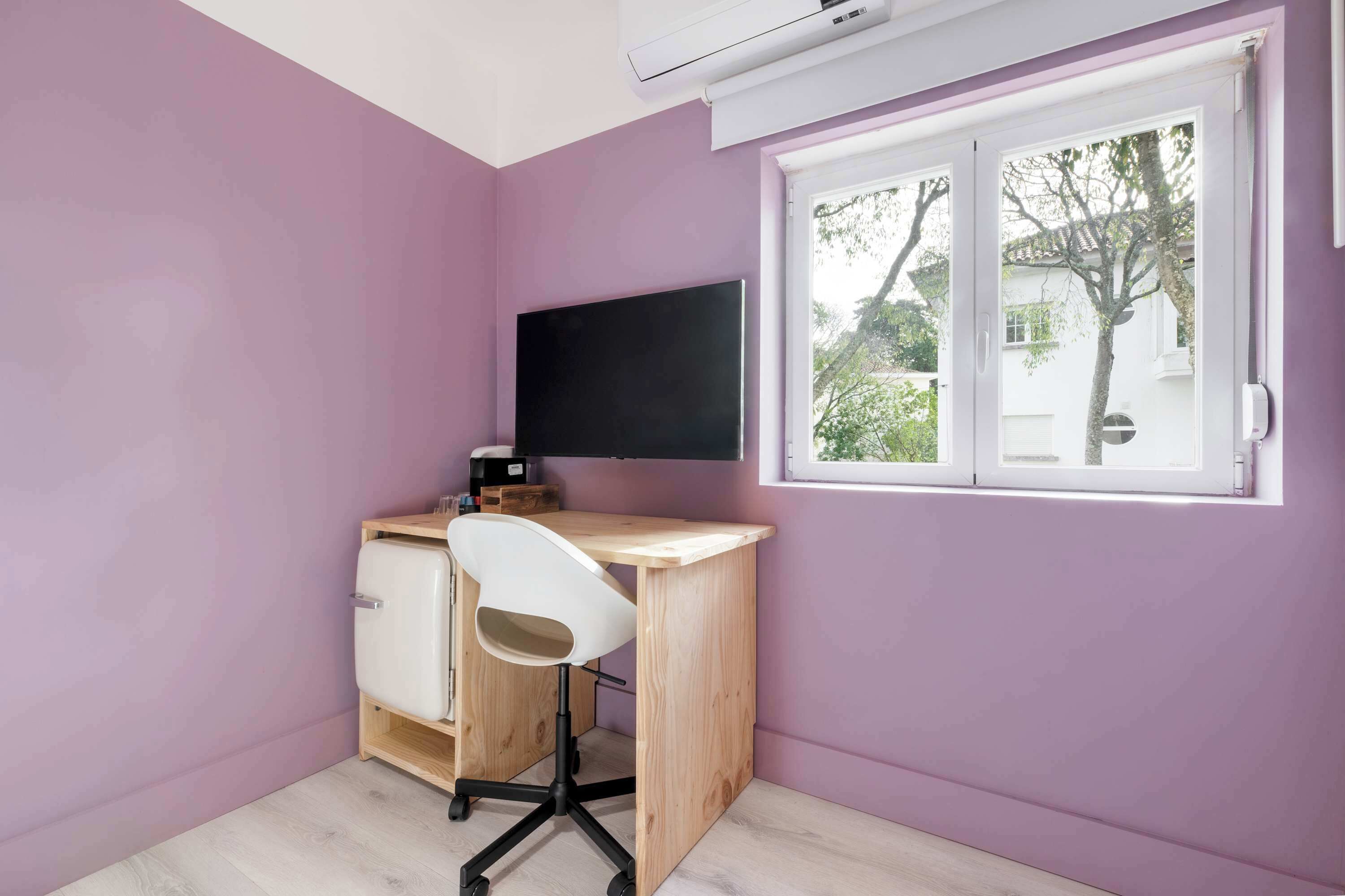 Bureau, fer et planche à repasser, lits bébé (gratuits), Wi-Fi gratuit